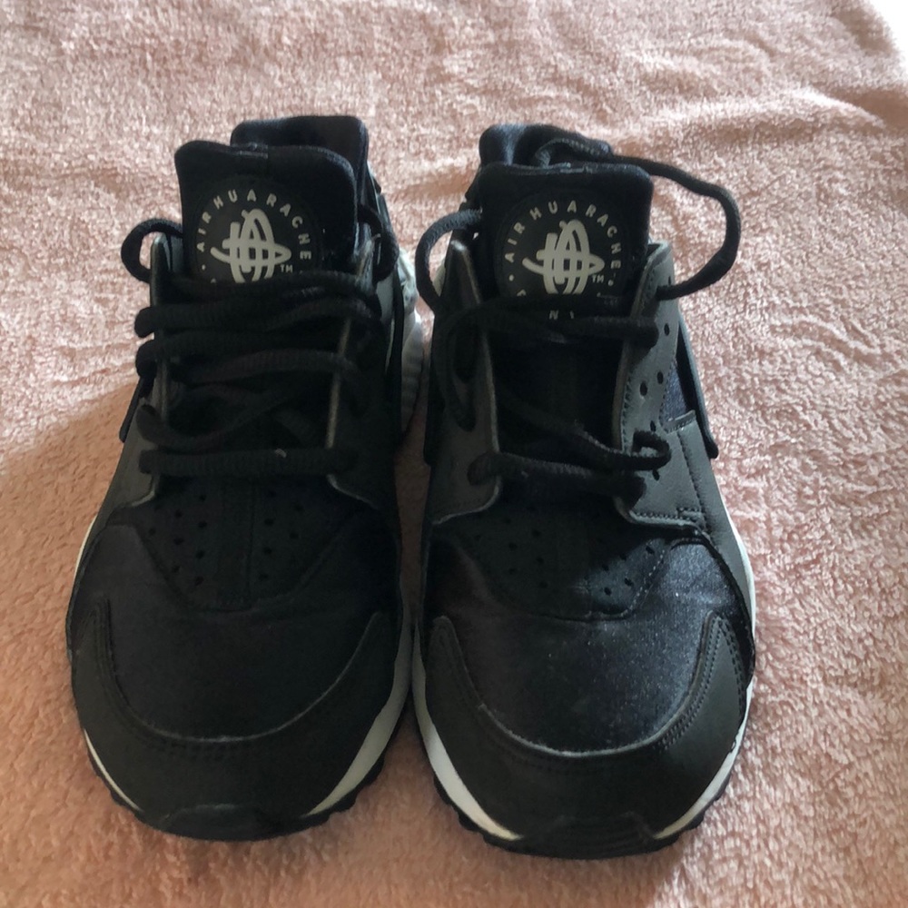 Black Nike Air Huarache